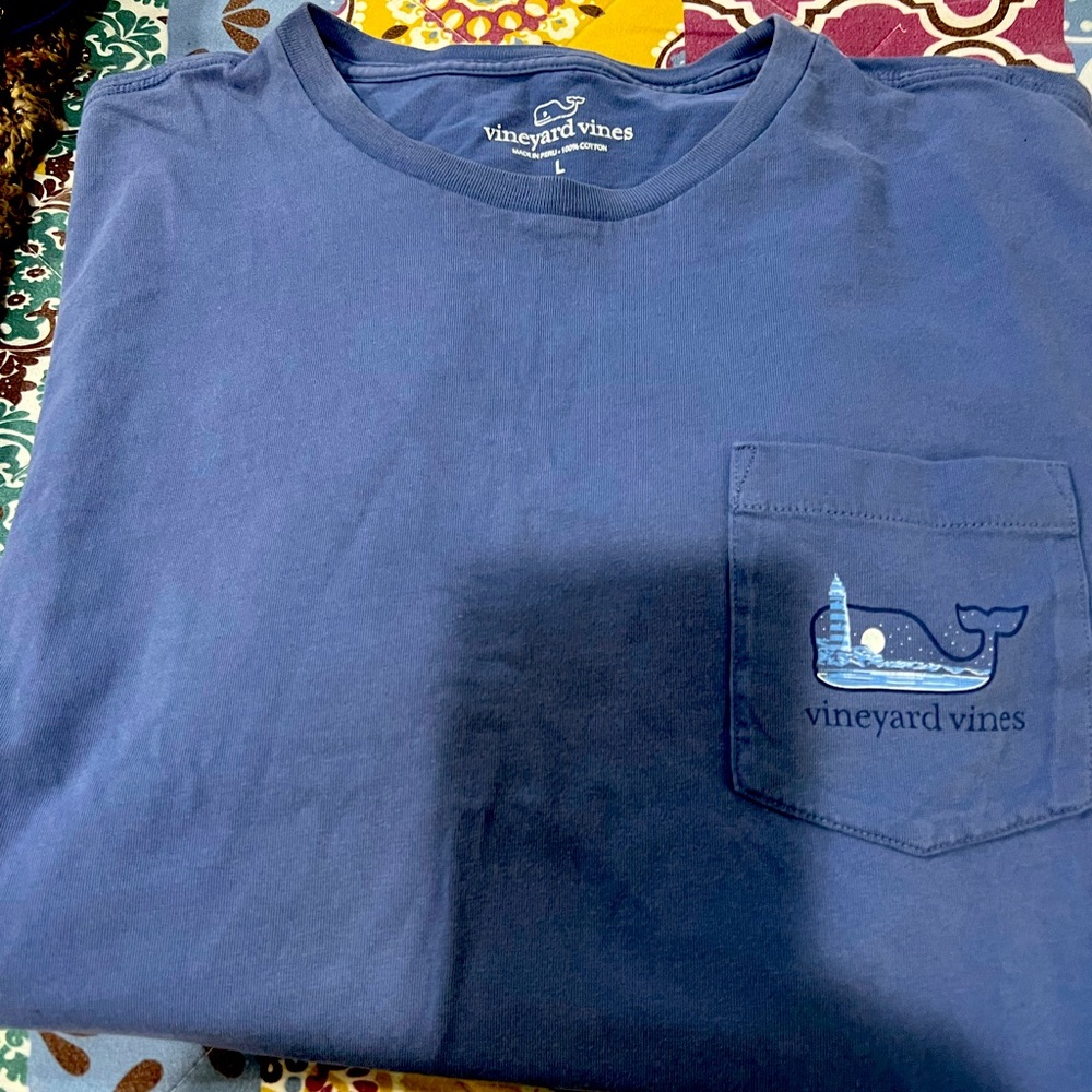 Short sleeved Vinyard vines fire works tee